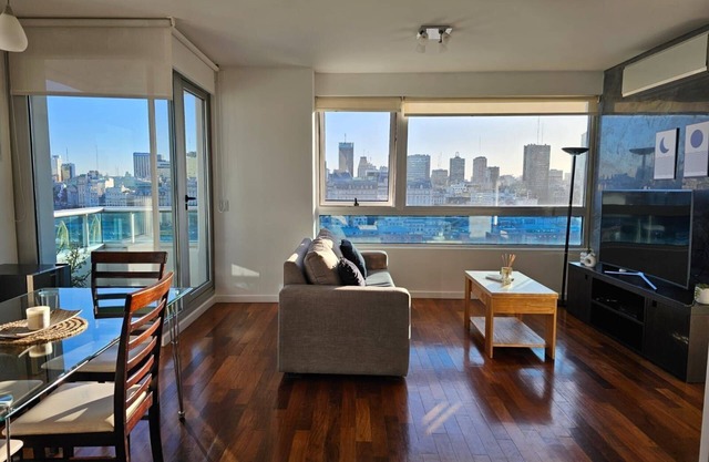 Puerto Madero frente al Hotel Hilton Piso 16 Vista a la Ciudad