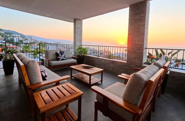 Puerto Vallarta, Fabulous Downtown Apartment!