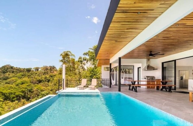 Pure View Villa private house with swimming pool and sea view