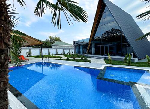 Qafqaz Palm A-Frame Retreat