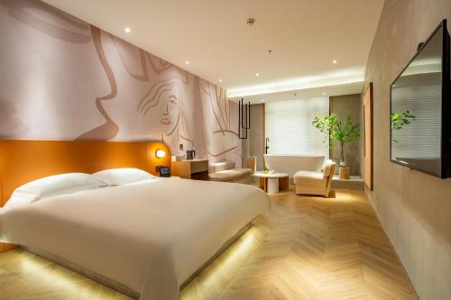 Qiyu Hotel - Xian Bell Tower