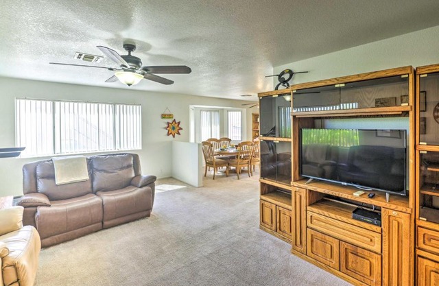 Quaint Bullhead City Getaway about 2 Mi to River!