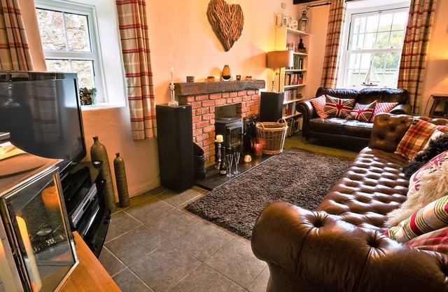 Quaint cottage in village surroundings, close to the reknowned Church Bay beach
