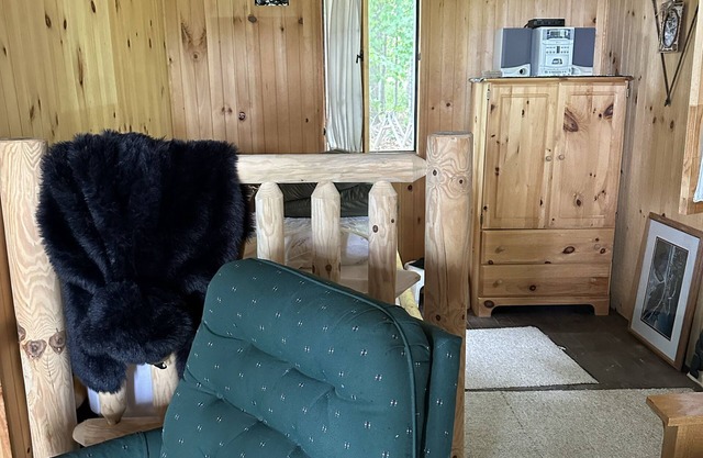 Quaint, cozy cabin on pristine Leech Lake. Great fishing!