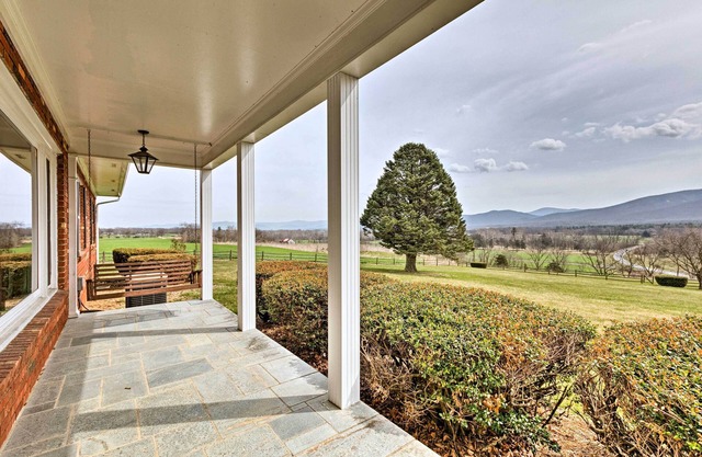 Quaint Elkton Home near Shenandoah National Park!