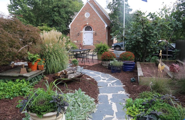 Quaint Historic Home walking distance to Historic Williamsburg