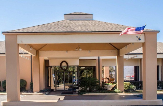 Quality Inn & Suites Pensacola Bayview