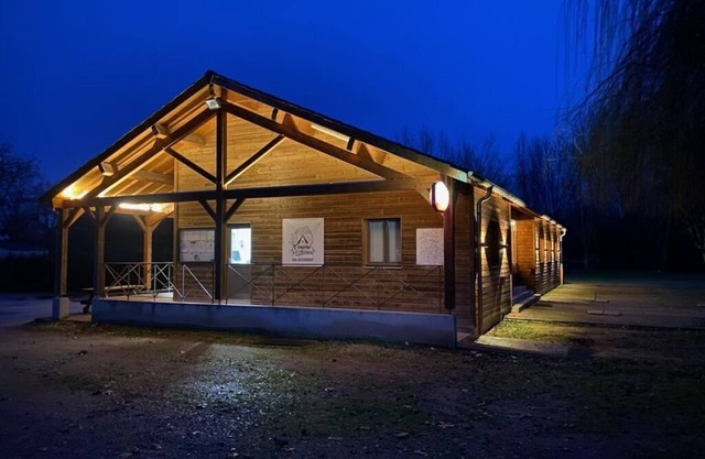 Quality nature campsite and restaurant with family cuisine in Burgundy