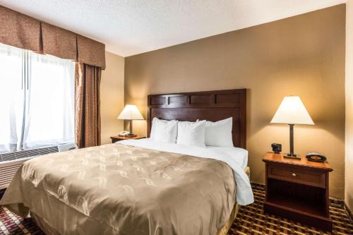 Quality Suites Paducah I-24