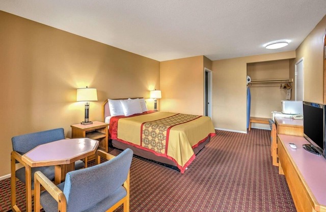 Queen Bed Room, Scottish Inns Ashland, Right Off Interstate 5, Free Parking