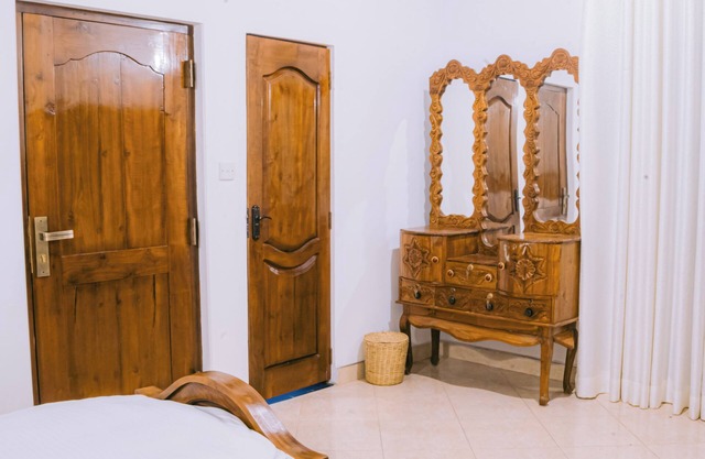 Queen Room With Balcony View + 2 Single Size Beds