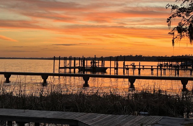 Queen Suite on The Lake