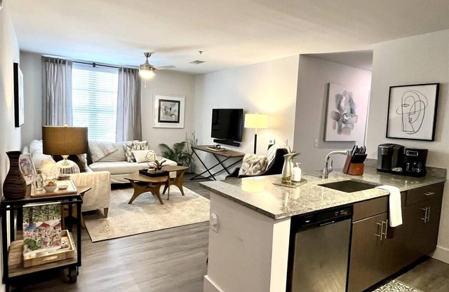 Quick walk to Campus/The Square & 3 Parking Spots!