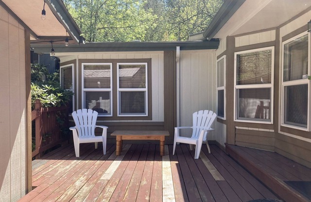 Quiet 3 Bedroom House in Desirable Eugene Neighborhood