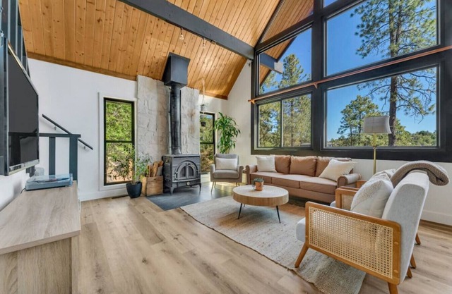 Quiet A-frame in Prescott forest