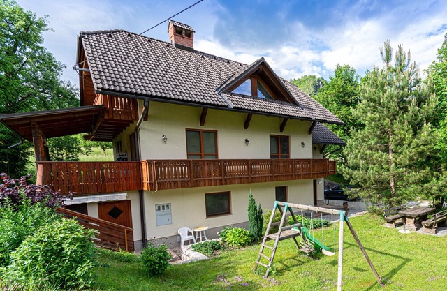 Quiet and Cosy Apartment with Terrace and Garden