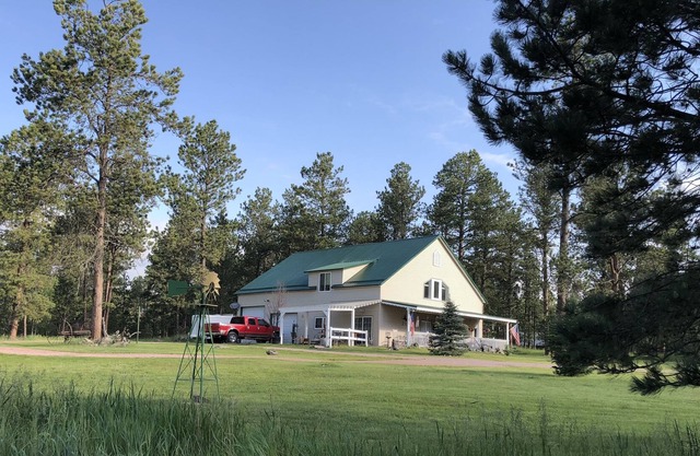 Quiet and Secluded - Perfect setting for your getaway - Beautiful & Convenient