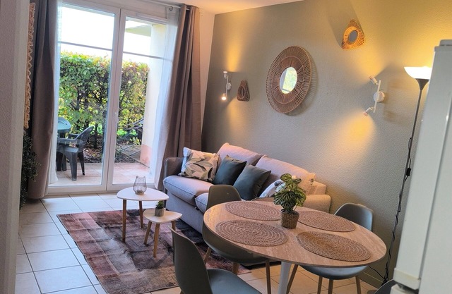 Quiet apartment 5 minutes from Beaune, swimming pool, sauna, near golf course