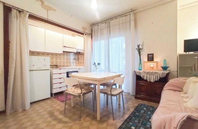 Quiet apartment with parking space, 5 minutes' walk from the beach