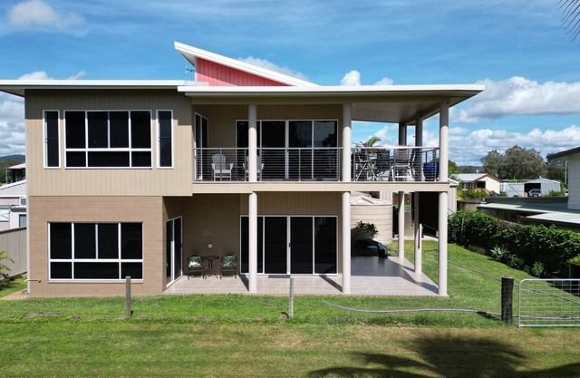 Quiet beachside accommodation - Fishing, crabbing, relaxing on 'Turkey Time'