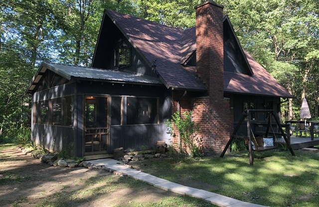 Quiet cabin in a perfect location; close to skiing, hiking and biking trails.