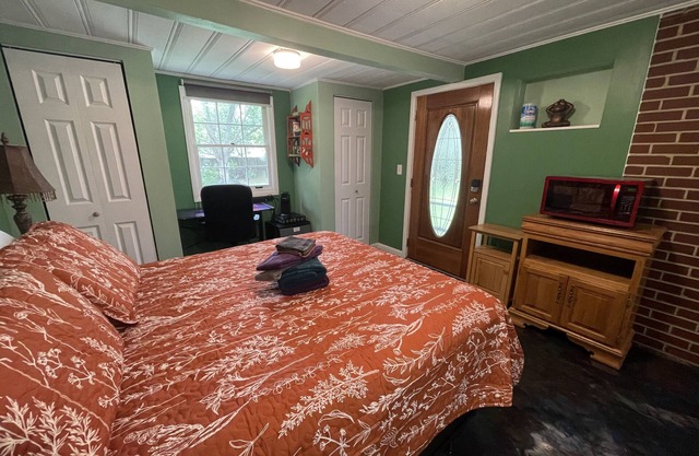 Quiet comfortable suite with ensuite bathroom and work space