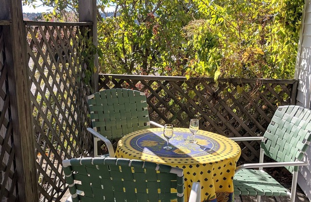 Quiet cottage in the garden