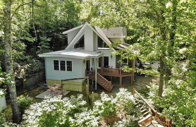 Quiet & Cozy Mountain Home on Greens Creek in Sylva
