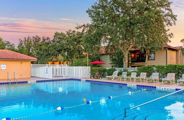 Quiet Escape! Country Setting, Pool, Near Providence Golf Club