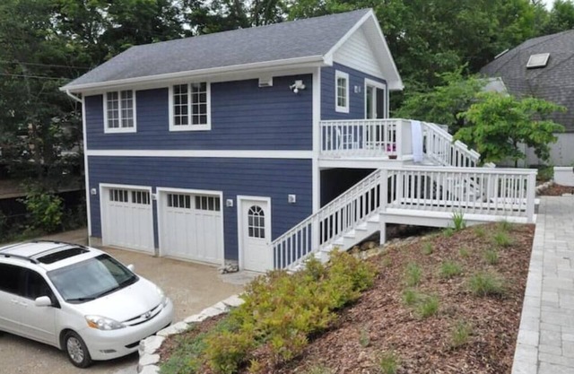 Quiet Grand Mere Coach House on Lake Michigan