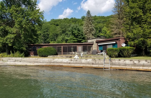 Quiet, Private Lakefront Cottage - Skaneateles Lake