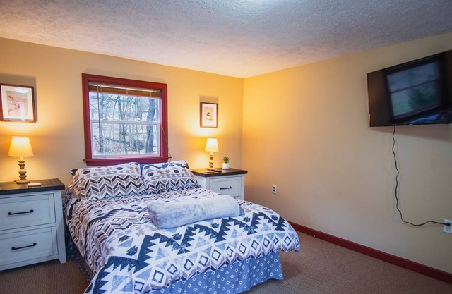 Quiet Retreat on the Creek!