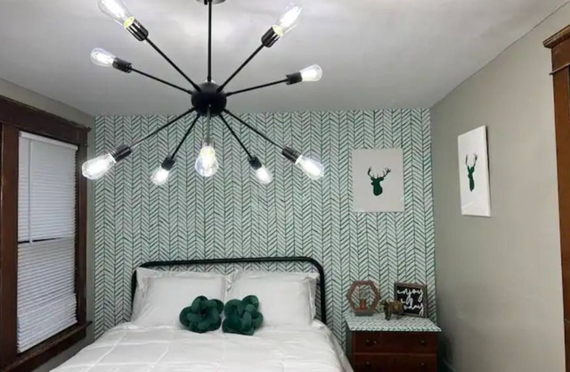 Quiet room a block from Trumbull