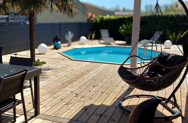 Quiet villa with pool in Marennes 3km from the ocean