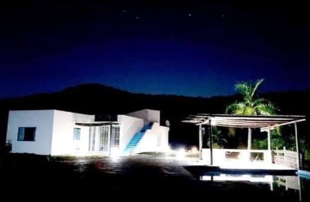 Quinta con alberca en el barrial Santiago NL