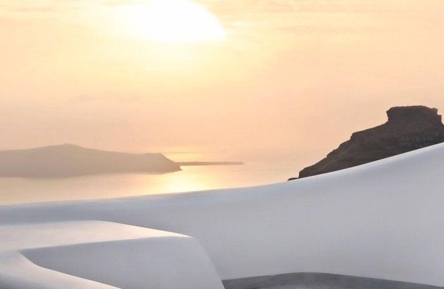 R 1159 Charon’s Apartment (Maisonette Style) With Break Fast, Sea view & Private Balcony