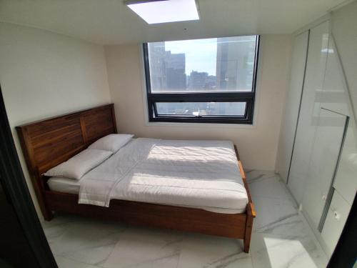R house near Sinchon station and Ewha Womans Univ station