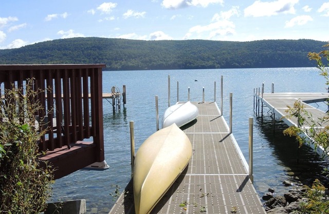 'R' Lakehouse - NEW renovation, Terrific Otsego Lake view, outdoor gas fire pit