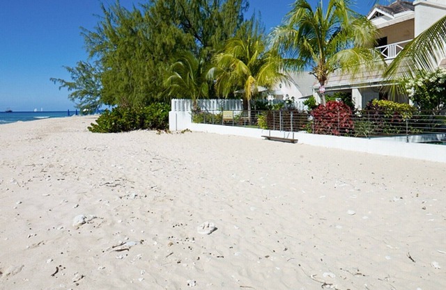 RADWOOD BEACH VILLA BARBADOS - Luxury 3 Bedroom Beach Front Villa with Pool
