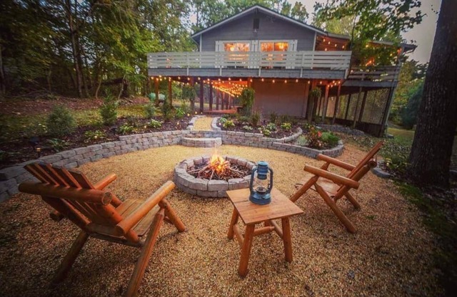 Raised, fully stocked woodland cottage@Fall Creek Falls!NEW HOT TUB!NO PET FEE!