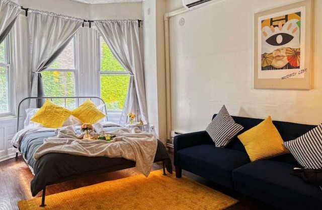 Ramblei near Schuylkill River Park | Studio - 2R