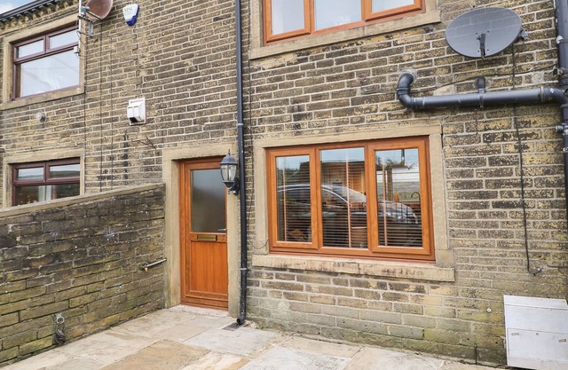 RAMBLERS COTTAGE, pet friendly in Thornton, West Yorkshire
