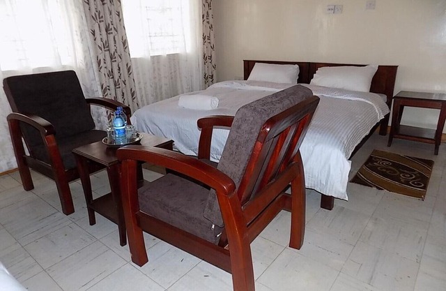 Ranges View Lodge - Deluxe Double Room with Shower
