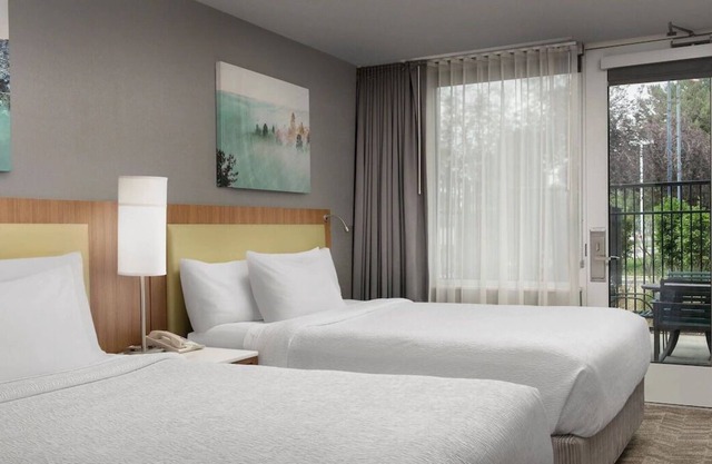 Rare Find! 3 Pet-Friendly Units, Free Breakfast, Free Parking, Onsite Pool