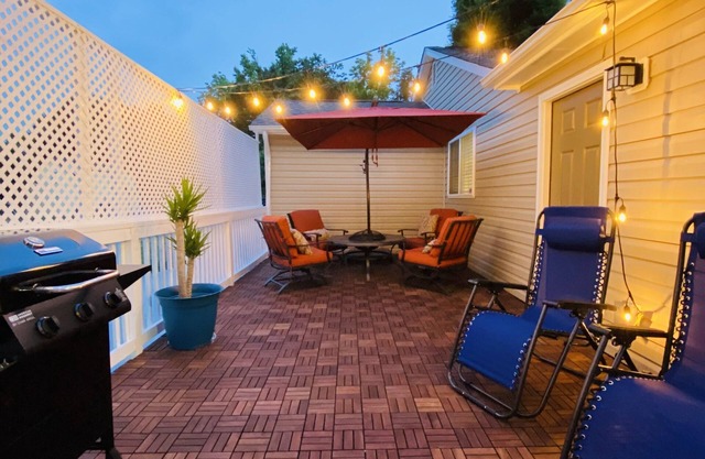Rare find! Home w/a deck, mins 2 Uptown