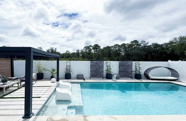 Rare Luxury 4-bedroom house in charming Tampa with WiFi, AC