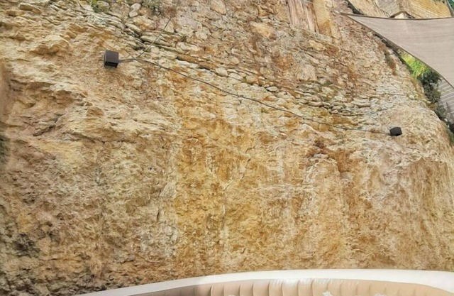 Rare T2 with terrace and spa at the foot of the château