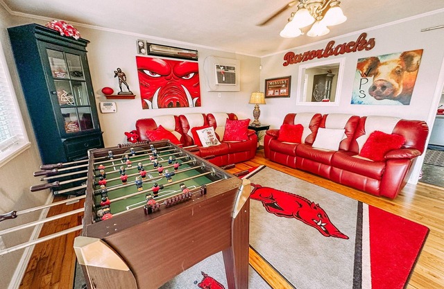 Razorback Retreat! Custom Razorback House! Available for UofA Graduation!