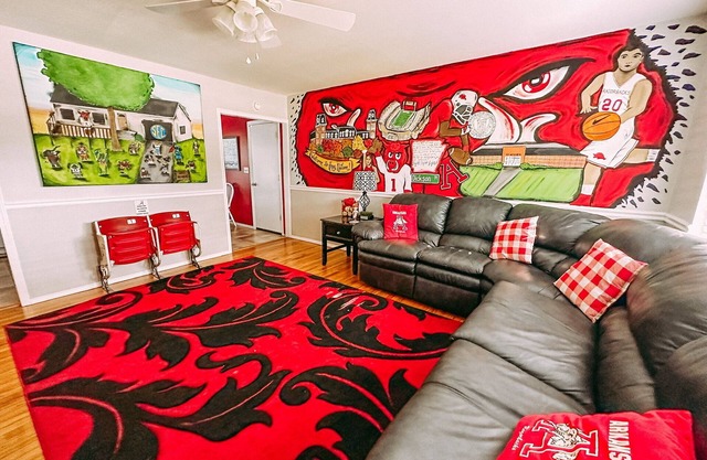 Razorback Wknds and BBBQ Still Available!