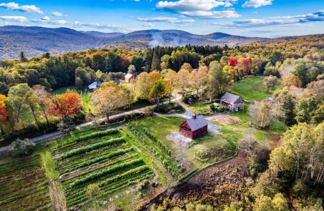 Real Farm! Hot Tub - The Barn at Winterfound Farm
